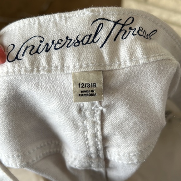 Universal thread white shorts - Picture 3 of 6